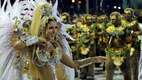Carnival là dịp để người dân Brazil và du khách ăn mừng thỏa thích.